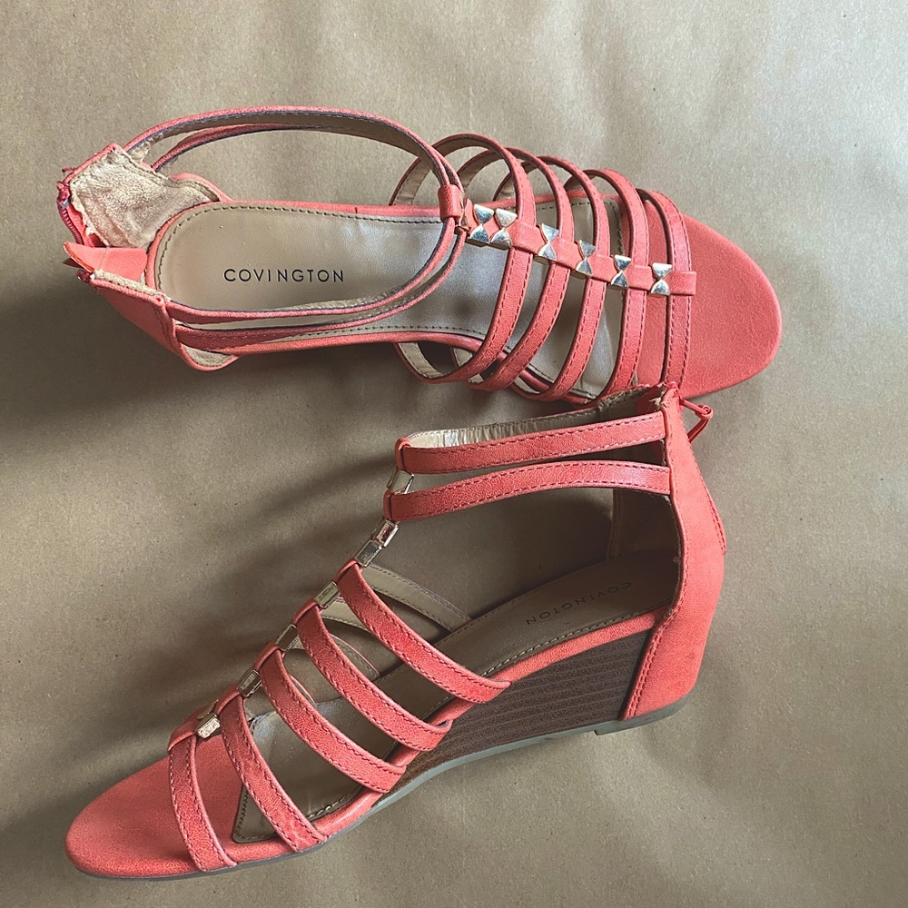Covington Size 7.5 Coral 2-inch Sandal Wedges